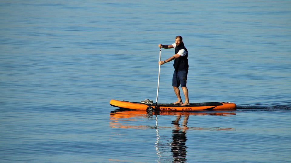 15 Vorteile von Standup Paddling (SUP) für die Gesundheit