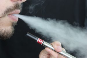 Die Wirkung von E-Zigaretten auf die Lunge: direkter Vergleich mit Tabakrauch