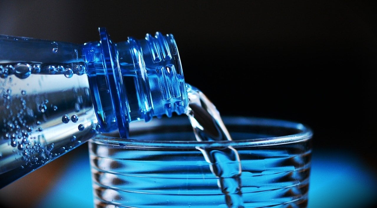Vorteile und Risiken des Wasserfastens: Ein Leitfaden