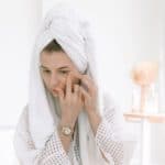 Dermaplaning sicher? Mögliche Vorteile, Risiken & Nebenwirkungen