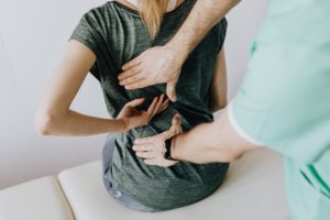 Rückenschmerzen - Ursachen und Behandlungen