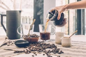 Neue Studie zeigt, dass aufgebrühter Kaffee im Vergleich zu Espresso den Cholesterinspiegel bei Männern und Frauen unterschiedlich beeinflussen kann