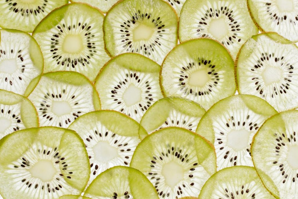 Wie man eine Kiwi isst