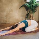 Was ist Restoratives Yoga? Vorteile, Posen und wie es geht