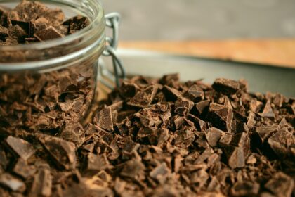 Dunkle Schokolade gegen Stress beginnt im Gehirn zu wirken - Studie