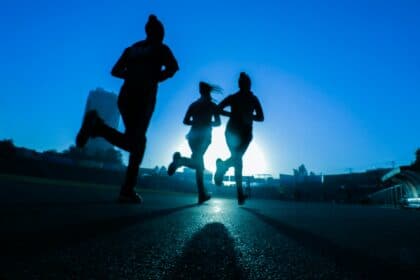 Können Laufen, Krafttraining und andere Übungen Ihnen helfen, länger zu leben?