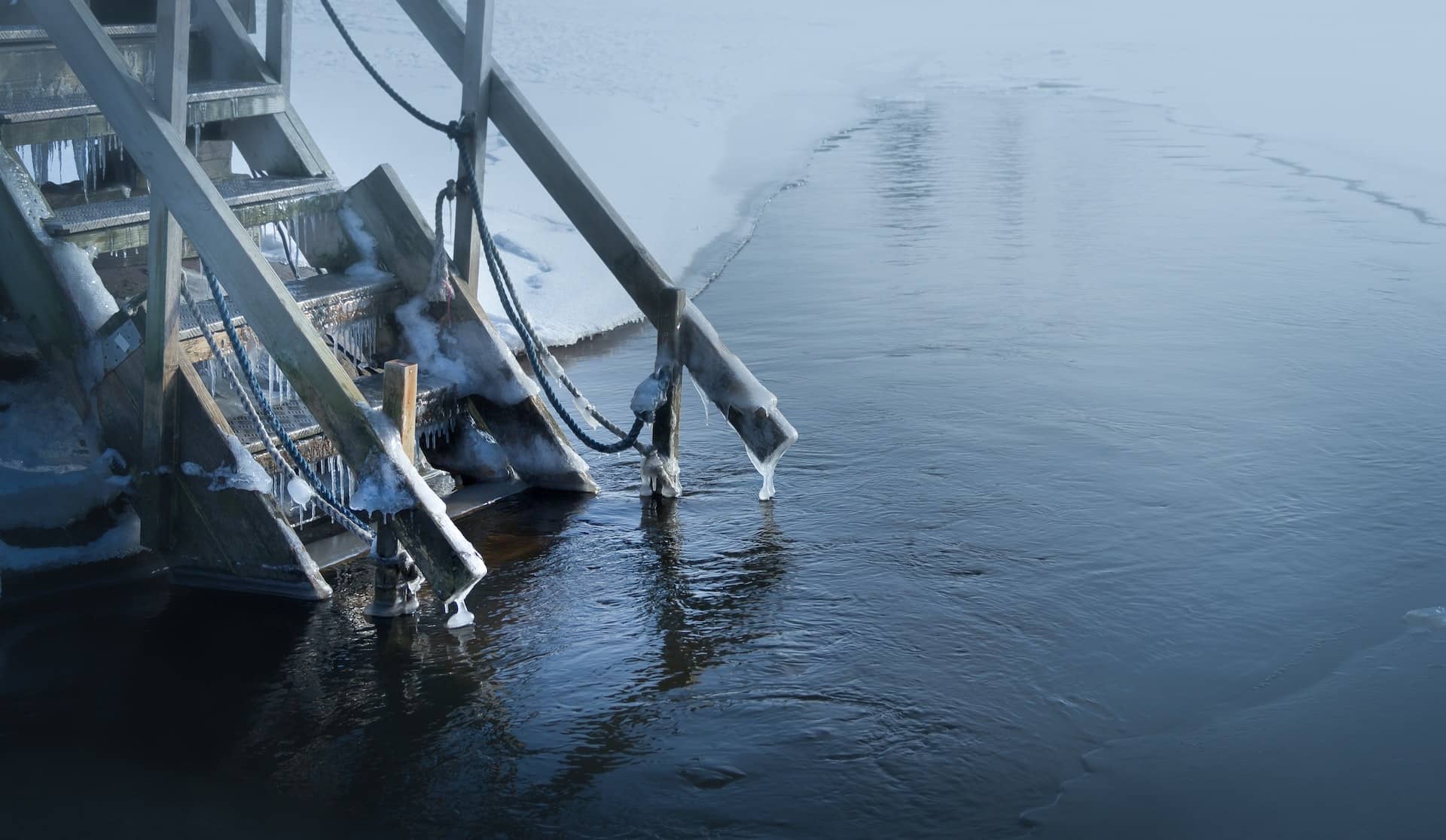 6 Eisbad-Vorteile, die Sie überzeugen könnten, den Sprung ins kalte Wasser zu wagen