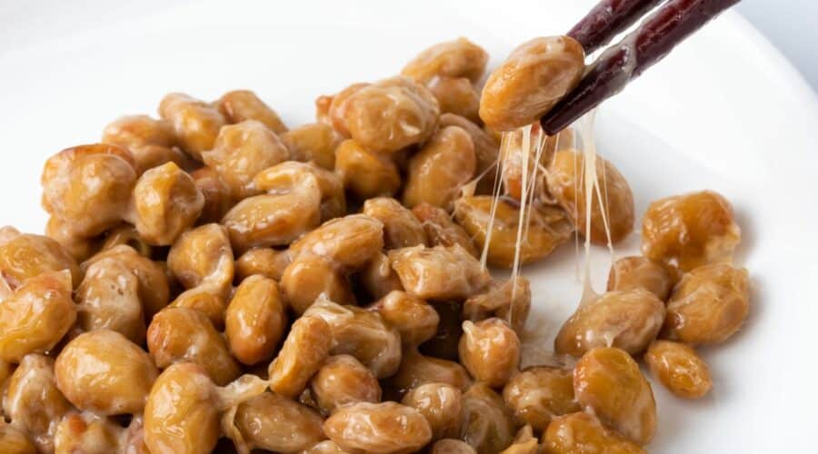 Natto: Fermentiertes Soja-Superfood - Vorteile & Nährwerte