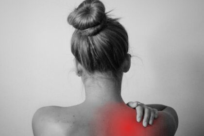Schmerzen zwischen den Schulterblättern » Rhomboiden schuld?