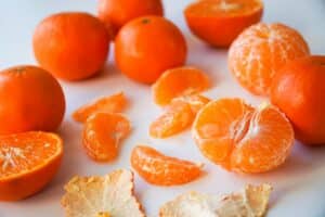 Das Nährwertprofil der Mandarine ist eine gute Quelle für mehrere wichtige Vitamine und Mineralien.