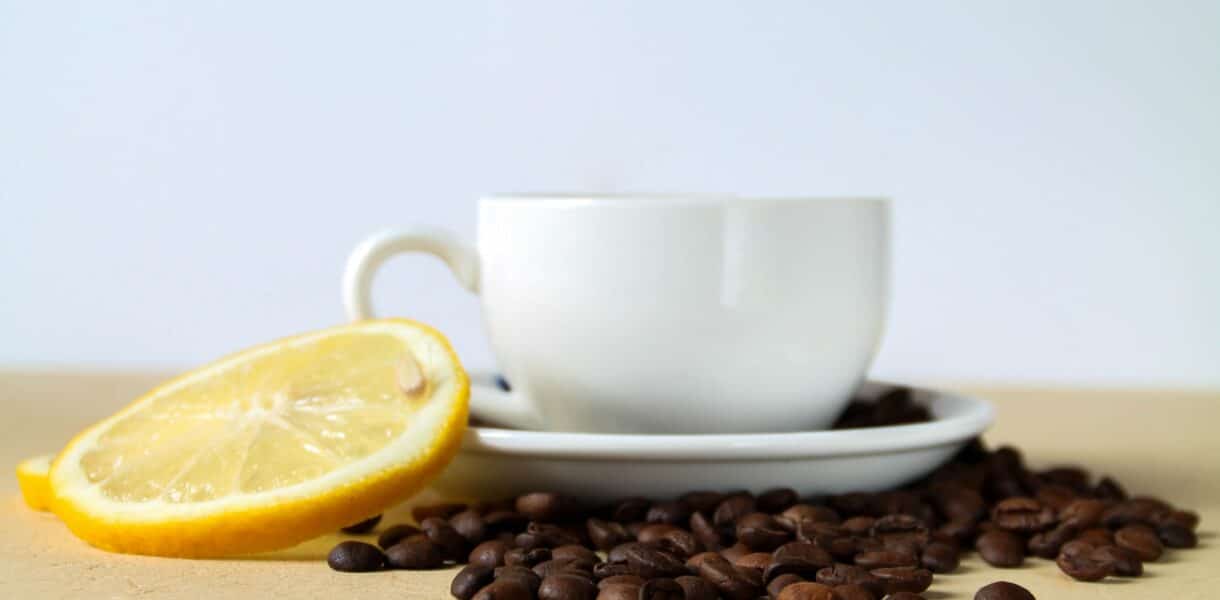 Abnehmen durch Kaffee mit Zitrone – Mythos oder Hype?