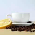 Abnehmen durch Kaffee mit Zitrone – Mythos oder Hype?