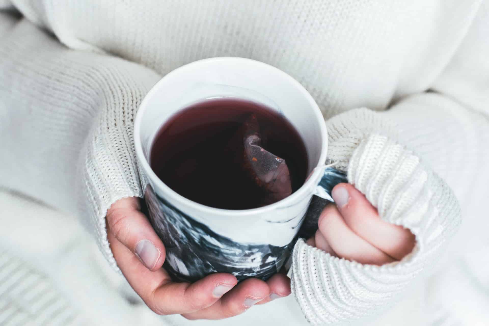 Heiße Getränke wie Tee, Kaffee bei Schüttelfrost