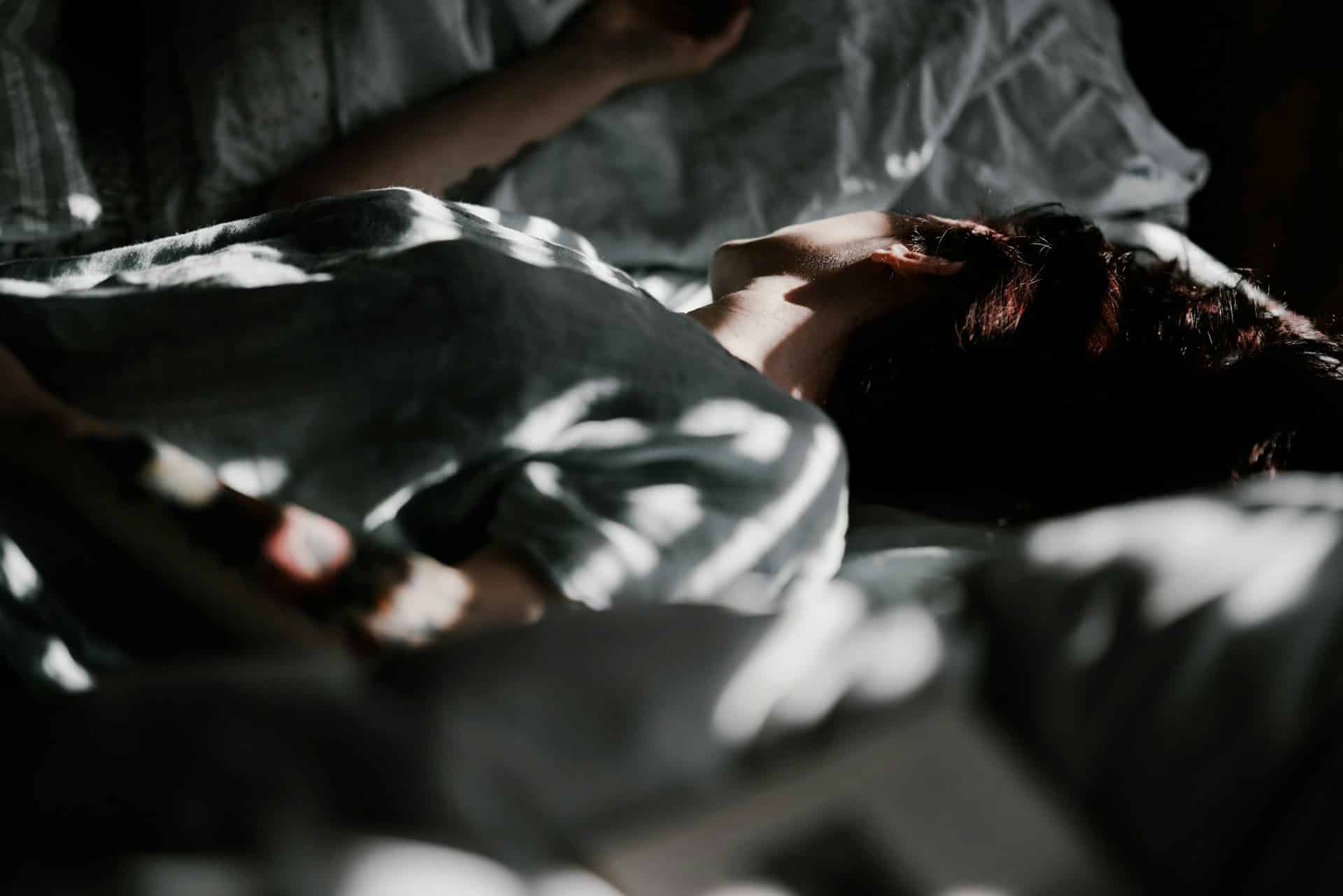 Praktische Strategien für erholsamen Schlaf trotz Koffeingenuss