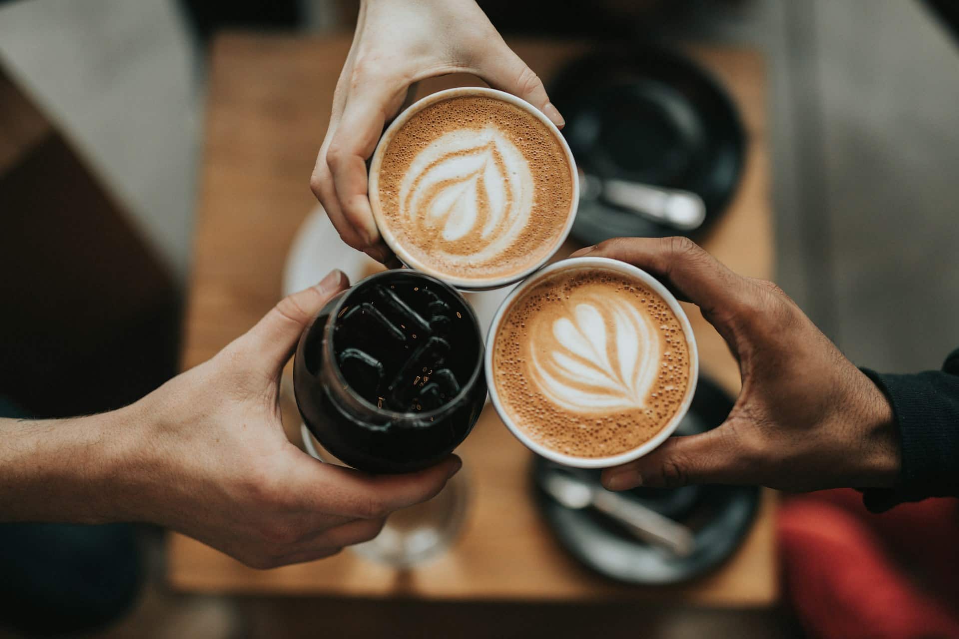 Koffein und Schlaf: Warum der Zeitpunkt entscheidend sein kann